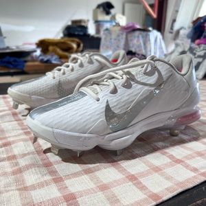 Mens NIKE baseball cleats.